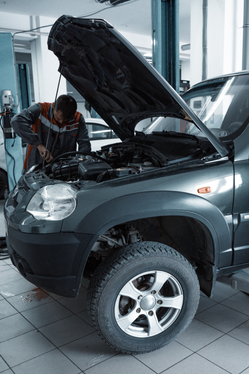 What's The Difference Between An MOT And A Service?